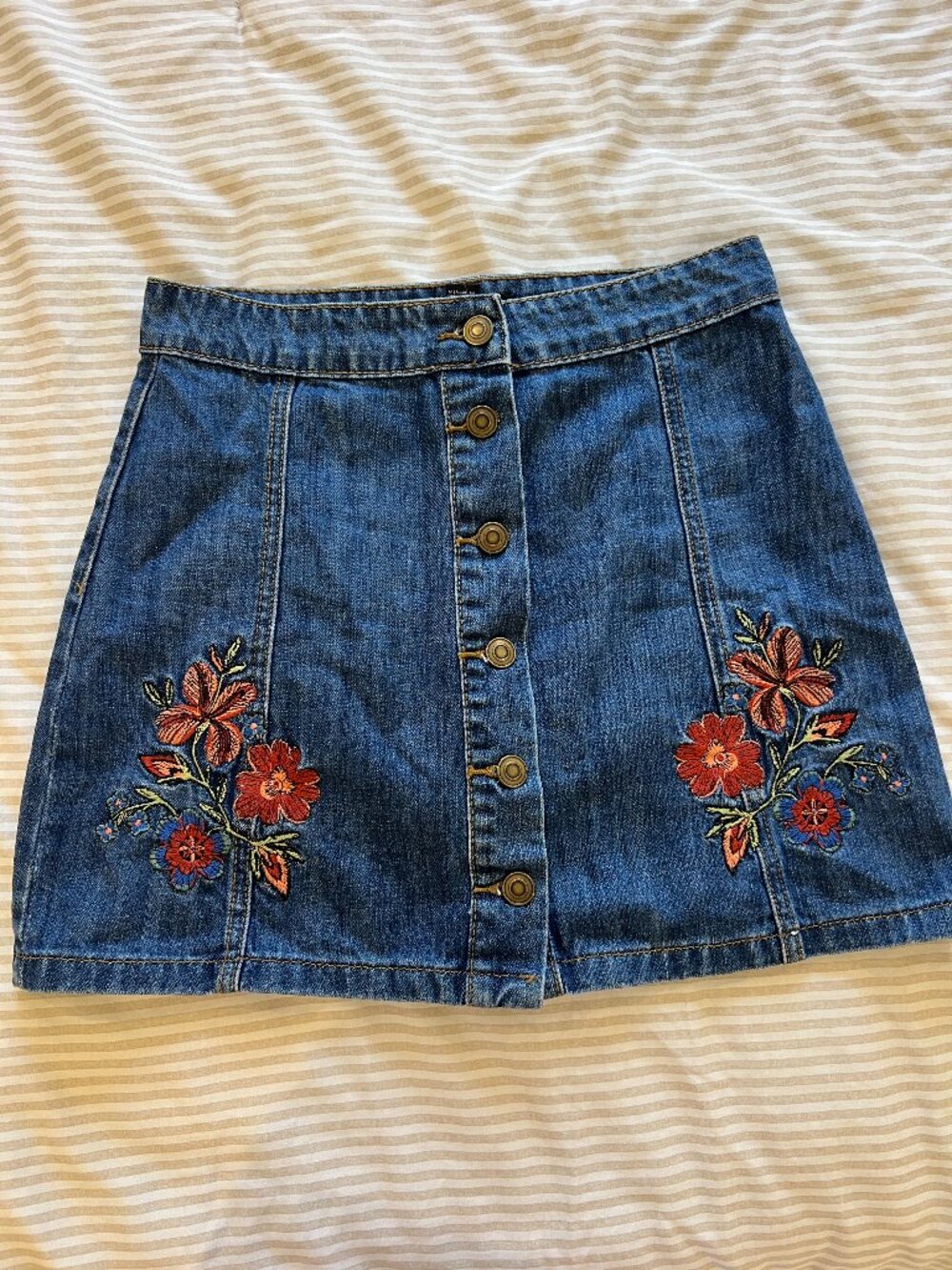 Forever 21 Floral Embroidered Button Front Denim Mini Skirt Small